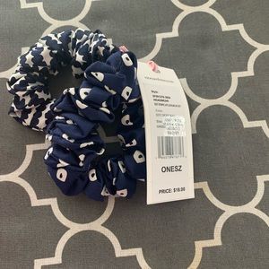 Hair accessories by Vineyard Vines